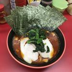 横濱家系ラーメン 勝鬨家 - 油層の下はまさに地獄だった！