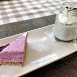 Lutin - ベリーのムースケーキ、ゴマプリン、コーヒー