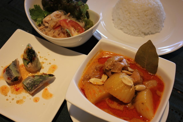 ランチメニュー : タイレストラン タニサラ （Thanisara） - 豊田市/タイ料理 | 食べログ