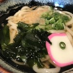 やまきうどん - ☆ランチのかけうどん。うどんは普通の太さ。出汁は濃すぎず優しい♪