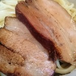 麺屋 ゆう - チャーシューをアップ！