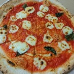 PIZZERIA ALBERI - マルゲリータ