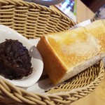 コメダ珈琲店 - 名古屋名物おぐらあん”の“バターです。