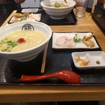 らーめん 岡崎鶏白湯 鶏神 - 