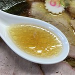 とら食堂 - このオイリーで澄んだスープこそ、とら食堂の旨味の源泉、長年の拘りの結晶ですね！