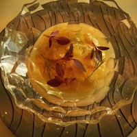 フレンチレストラン ミクニ サッポロ - ずわい蟹とカリフラワーのムースリーヌクリュスタッセのコンソメジュレ和え