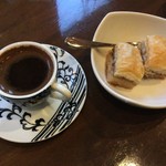 エルトゥールル - トルココーヒーとバクラヴァ