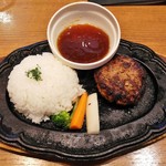 VINSENT - 粗挽き手ごねハンバーグ1080円。