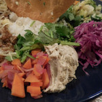 人参とレッドオニオン、おかかクリームチーズ、紫キャベツのマリネ