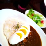 mikaro - 本日のカレーランチは、ゆでたまごのせでした!!!!食べ終わる頃に辛くなるんですよね、いつも。