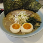 横浜家系ラーメン みさきや - 美咲家ラーメン+味玉(計800円)