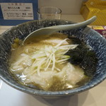 横浜家系ラーメン みさきや - 塩わんたん麺(950円)