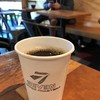 Seven Coffee Roasters Market & Cafe - ドリンク写真:ドリップならばカップが渡されセルフ式