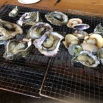 Sanyousuisan - 岩牡蠣、真牡蠣、緋扇貝、栄螺などがMix