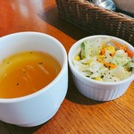 Pacific cafe - キチンライスについてきたスープとコールスロー
