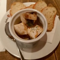 熟成和牛ステーキグリルド エイジング・ビーフ 横浜店 - カマンベールチーズとジャンボマッシュルームのアヒージョ