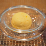 ビストロアム - チコース 4484円 の自家製パン、バター