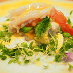 ランチコース 4484円 の蟹みそのフラン オレンジのソース カリフラワーのピュレ