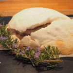 ビストロアム - ランチコース 4484円 のハーブ豚の塩釜焼き 焼き林檎のソース スパイスの香り