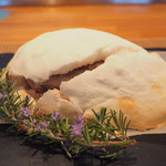 ビストロアム - ランチコース 4484円 のハーブ豚の塩釜焼き 焼き林檎のソース スパイスの香り