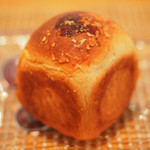 ビストロアム - ランチコース 4484円 の自家製パン