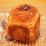 ビストロアム - ランチコース 4484円 の自家製パン