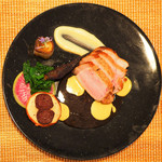 ビストロアム - ランチコース 4484円 のハーブ豚の塩釜焼き 焼き林檎のソース スパイスの香り