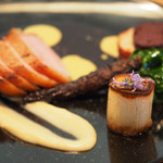 ビストロアム - ランチコース 4484円 のハーブ豚の塩釜焼き 焼き林檎のソース スパイスの香り