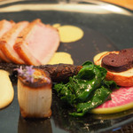 ビストロアム - ランチコース 4484円 のハーブ豚の塩釜焼き 焼き林檎のソース スパイスの香り