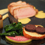 ビストロアム - ランチコース 4484円 のハーブ豚の塩釜焼き 焼き林檎のソース スパイスの香り