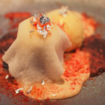 ビストロアム - ランチコース 4484円 のホワイトチョコのイチゴ大福 日本酒と胡麻のアイス