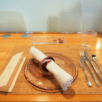 ビストロアム - 店内のカウンター席の風景です