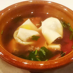 鮑と鼈のスープに同じ具入りのパスタ