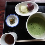 Ninosaka Chaya - ミックス餅　抹茶付き　2個　500円