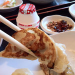 萬福楼 - 餃子は大きくて、普通に美味しいです。ご飯は小盛りではなく、ちゃんと普通盛り分くらいあります。