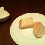 カッフェ・クラシカ - パンは小さめのが２種類、バターとかつけるものはなし