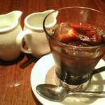 カッフェ・クラシカ - アイスコーヒーはガムシロ、ミルクたっぷり