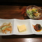 カムジャ - 前菜３種、サラダ