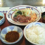 知喜多 - フィレ８０ｇとご飯にお椀にお新香