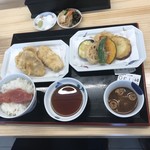 Hakata Tempura Semmon Tenohirugohan - とり天定食 と 博多明太子