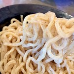 らーめん トウマ - 全粒粉ふすまいりの太麺