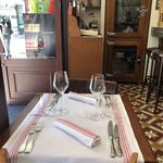 ルグドゥノム ブション リヨネ - 本日の席。テラス横