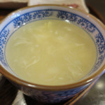 横浜 青葉餃子 - あっさり味の玉子スープ