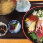 お魚天国 海鮮食事処 - 海鮮丼