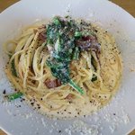 真鶴ピザ食堂KENNY - ほうれん草と生ハムのクリームソース（真上から）（2018.4）