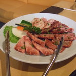 コリアンダイニング 眞礼 - 中皿上盛りセット3,950円。