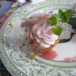 シュバルツバルト - 飴細工のアップ