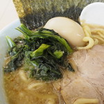 栄家 - ほうれん草、味玉