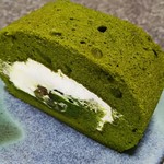 ハッピーベリー - 抹茶と大納言のロールケーキ