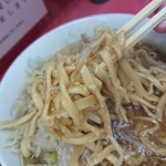 ラーメン二郎 - ニンニクを絡めて～♪